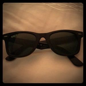 Classic Black Ray Ban Wayfarer - Polarized
